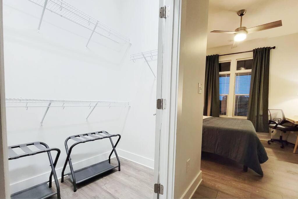 New Stylish Getaway- 5 Mil To Uptown/3 Smart Tvs! Apartment Charlotte Exterior photo