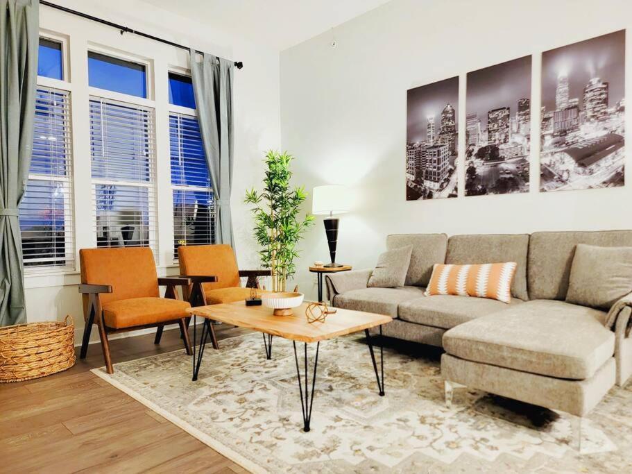 New Stylish Getaway- 5 Mil To Uptown/3 Smart Tvs! Apartment Charlotte Exterior photo